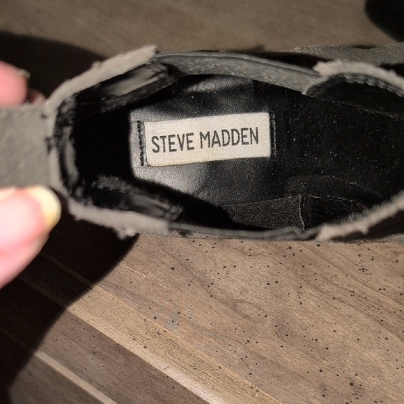 Steve Madden Chelsea Boots - Picture 2 of 8